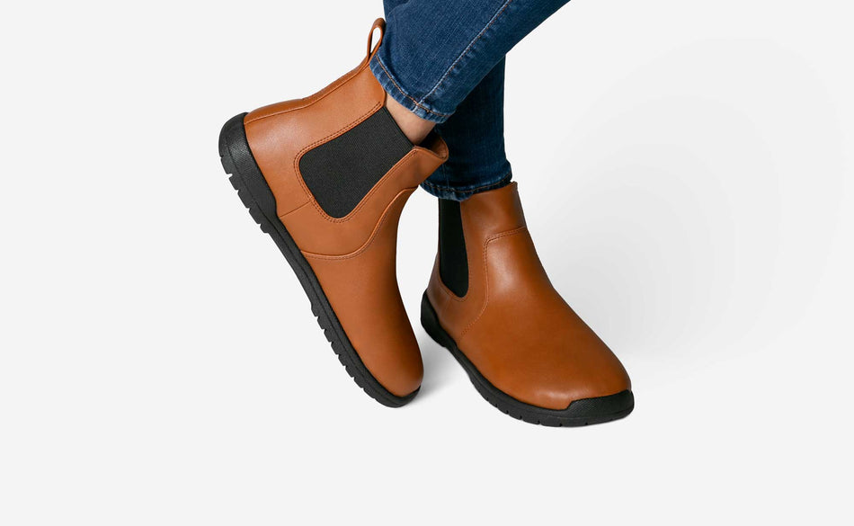 Model, welches den Chelsea Sienna trägt
